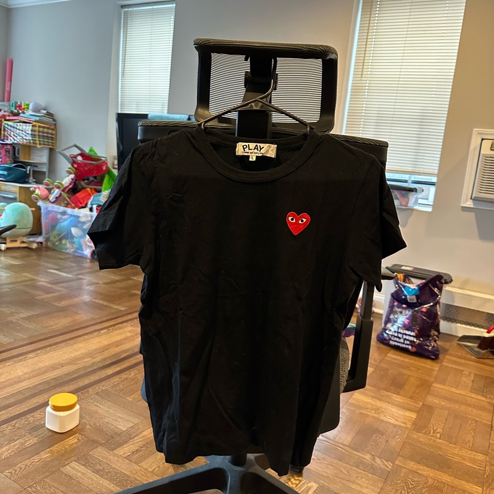 Comme des Garçons PLAY Black Tee with Red Heart Patch - Picture 2 of 6